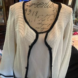 Rico brand size m ! Anything marked 10$ and under is 3/for 10$ loves !